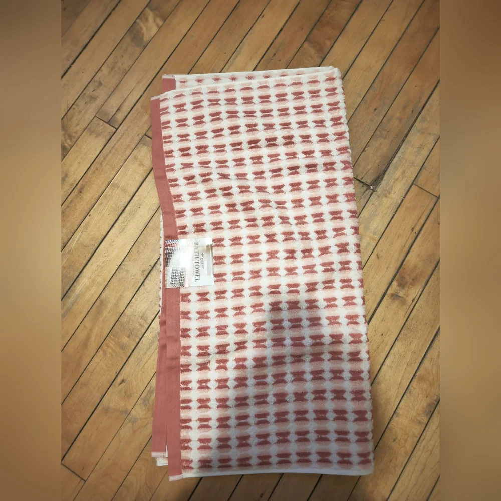 New!! Striped Bath Towel, 2-pack 30” W x 58” L 100% Cotton Red Color 600 GSM NWT